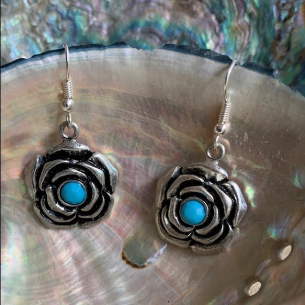 FOREVER 21 Silver floral dangle drop earrings with turquoise, new boho